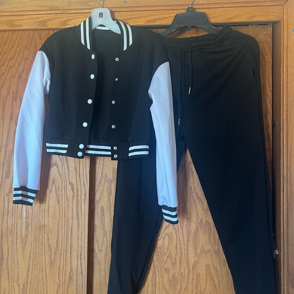 Stylish Black and White Women's Tracksuit
